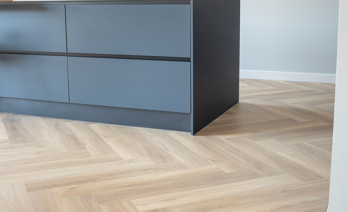 Floer-Walvisgraat-PVC-Orka-Onbehandeld-xl-visgraat-vloer-interieur-
